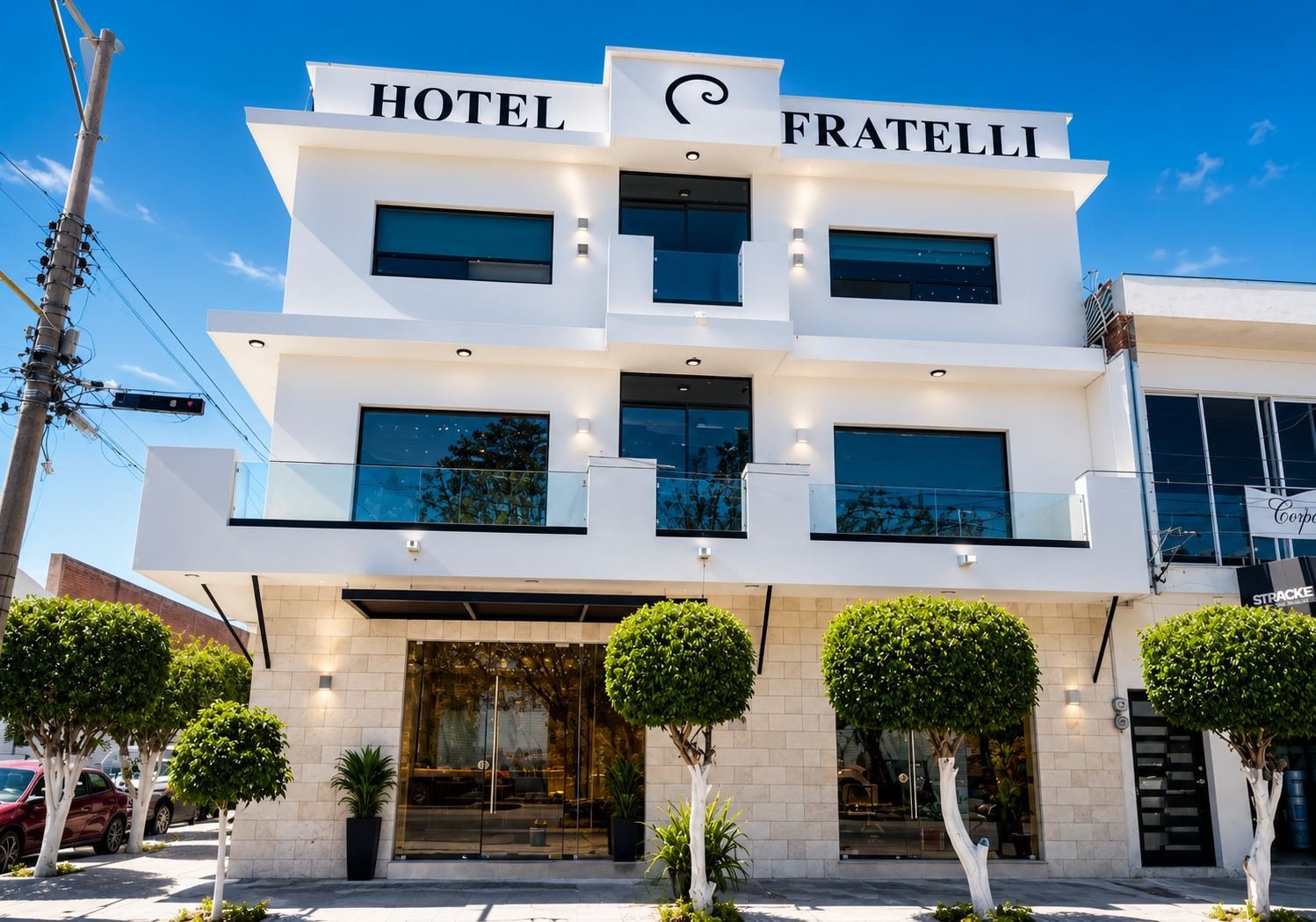Fachada del Hotel Fratelli de día, Aguascalientes