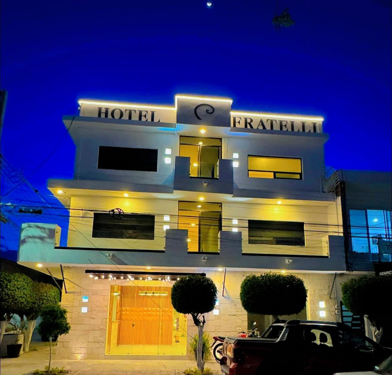 Lobby elegante del Hotel Fratelli en Aguascalientes